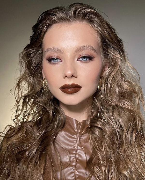 4. Velvet Skin: Mat değil, sadece pürüzsüz!