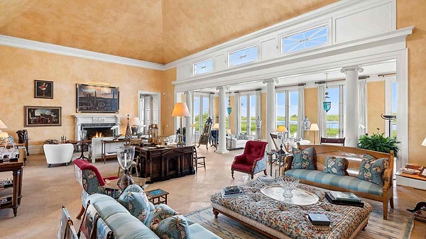 Nisan ayında 59 milyon dolar gibi iddialı bir rakamla satışa sunulan mülk, alıcı bulmakta zorlanınca Haziran ayında ciddi bir değer kaybı yaşadı.