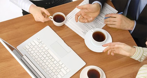 Kartını basmadan dışarı kahve içmeye çıkan çalışan tazminatsız kovuldu.