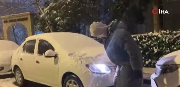 Belediye ekipleri ana arterlerde tuzlama ve küreme çalışmalarını sürdürürken, yetkililer özellikle buzlanma ve don riskine karşı sürücüleri uyardı.