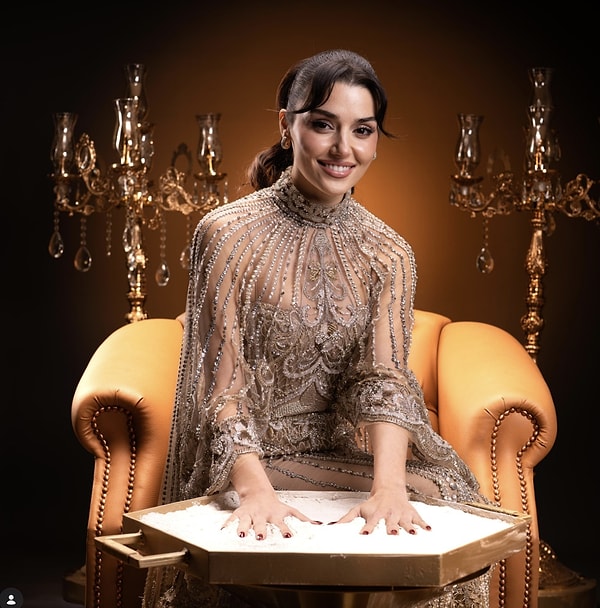 Yapay zekaya göre Hande Erçel’in yıllar içindeki değişimi, estetik dünyasında en çok konuşulan dönüşümlerden biri olarak kabul ediliyor.