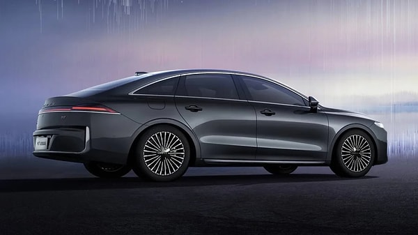 Dünyanın en fazla elektrikli araç üreten devlerinden biri olan SAIC’in alt markalarından Roewe’nin yeni aracı göz kamaştırıyor.