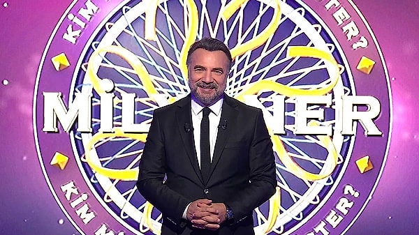 Abdülhak Hâmid Tarhan, veremden vefatı ardına “Makber” şiirini yazdığı ilk eşinin cenaze töreninden ne kadar sonra ikinci eşiyle evlenmiştir?