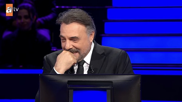 Sunucu Oktay Kaynarca, yarışmacının verdiği cevap sonrası “Selin ne yaptın?” sözleriyle şaşkınlığını belirtti.