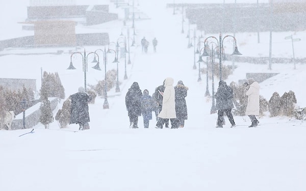 Kar rengi değişebiliyor.