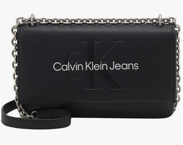 Hem şehirde hem seyahatte tarzını konuşturacak, dünyaca ünlü markaların yer aldığı dev indirimler Amazon'da!