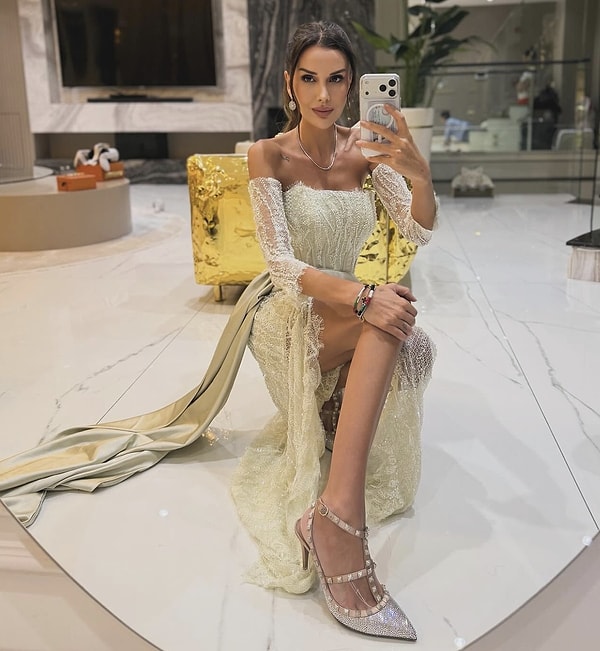 Her ne kadar "Şu siteye ayak atmayın" desek de her hafta bir ünlünün ayağını konuşuyoruz.