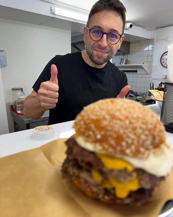İstanbul Emirgan’da bulunan bir hamburgerci, ilginç kuralları ile sosyal medyada gündem olmuştu.