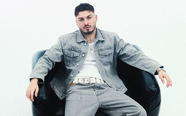 Rap dünyasının öne çıkan isimlerinden Blok3 son şarkısı Kusura Bakma ile popülerliğini arttırdı.