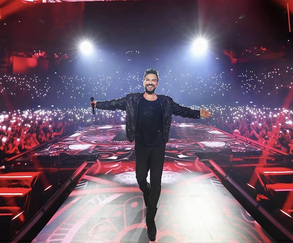 Tarkan 8 yıllık hasretimizi konsere gidebilen gidemeyen herkesi mest ederek bitirdi biliyorsunuz!