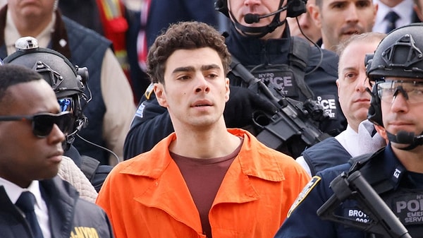 FBI ajanı olarak kendini tanıtan kişi sahte belgelerle Mangione'yi çıkarmaya çalıştı.