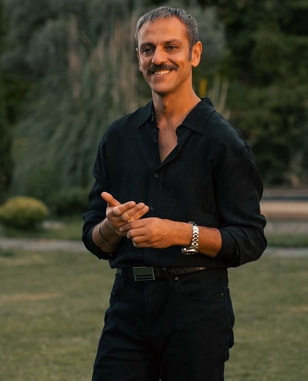 Veliaht dizisinin yıldızı Erkan Kolçak Köstendil'i muhakkak bilirsiniz.