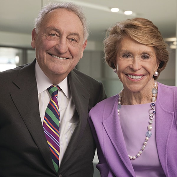 Weill çiftinin bu kararı almasında, 2018 yılında lenfoma teşhisi konulan köpekleri Angel’ın UC Davis veteriner hastanesinde gördüğü tedavinin belirleyici olduğu aktarıldı.