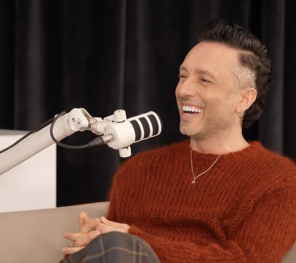 Ayrıca ne zaman bir programa konuk olsa, sosyal medyanın gündemine oturuyor!