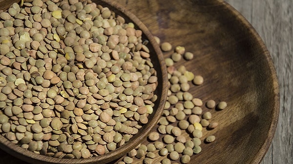 Hem pratik hem de oldukça doyurucu: Yeşil mercimek köftesi!