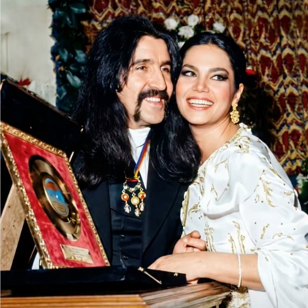 Şarkıyı duyduğu gibi deli gibi heyecanlanan Nazan Şoray'ın o gün çok duygulandığı söyleniyor.