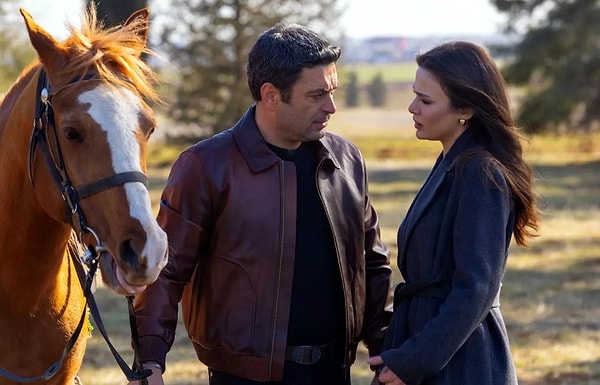 Kanal D'nin reyting rekortmeni dizisi Uzak Şehir yine enfes bir bölümle ekrana geldi.