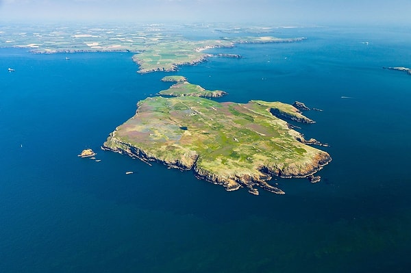 Ada yaşamı sakin ilerliyor ama tempo oldukça yoğun