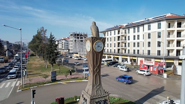 6 Şubat 2023’te saat 04.17’de meydana gelen 7,7 büyüklüğündeki depremde, Adıyaman’ın simgesi olan saat kulesinde de zaman durdu.