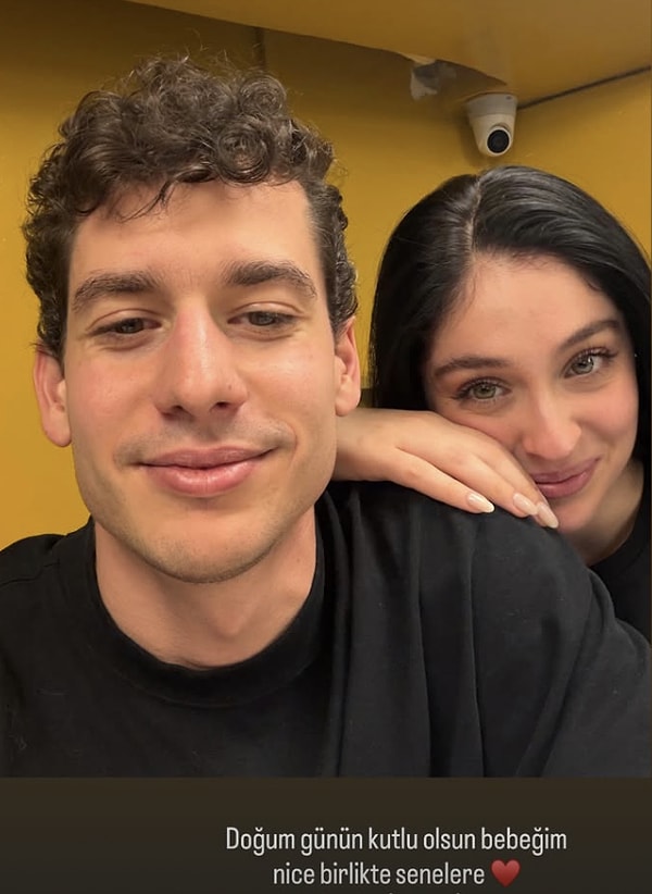 Güzelliği kadar oyunculuğuyla da geniş bir hayran kitlesine sahip olan Cemre Baysel, son dönemde yer aldığı projeyle bir kez daha dikkatleri üzerine çekmeyi başardı.