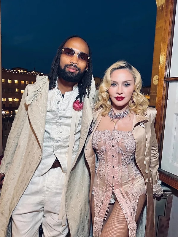 Madonna’nın özel hayatı da en az kariyeri kadar konuşuluyor. Ünlü yıldızın bir süredir 29 yaşındaki Akeem Morris ile birlikte olduğu biliniyor.