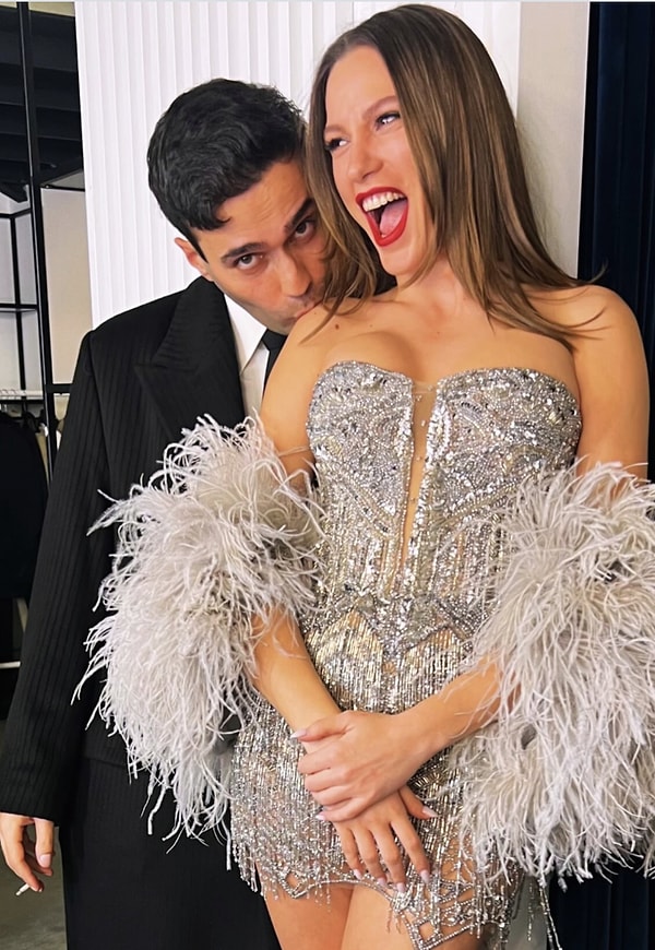 Magazinin son zamanlarda en çok konuşulan aşklarından biri hiç şüphesiz Serenay Sarıkaya ile Mert Demir’in ilişkisi.