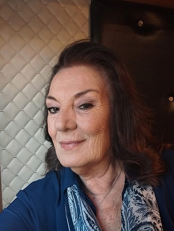 Bir süredir Taksim İlk Yardım Hastanesi’nin yoğun bakım servisinde tedavi altında olan Nevin Efe, geçirdiği KOAH atağının ardından bu sabah hayata veda etti.