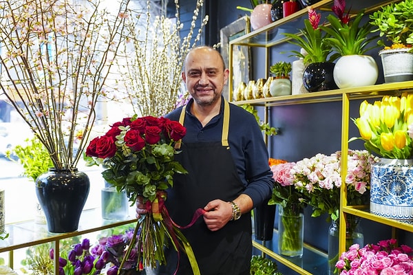 Sevgililer Günü’nde gül almayı düşünen vatandaşlara kötü haberi esnaf odası başkanı verdi.