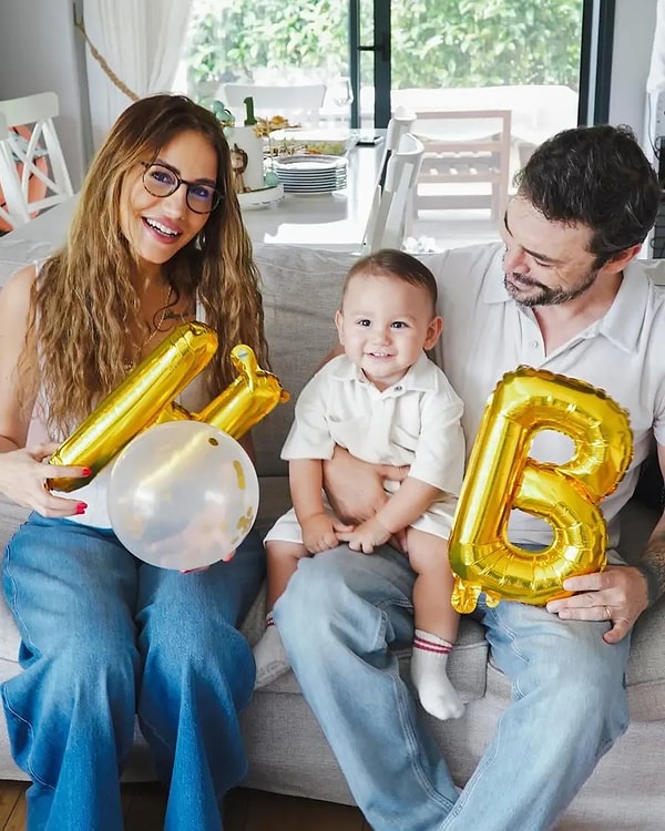 Magazinin dikkat çeken çiftlerinden biri olan Ahmet Kural ve eşi Çağla Gizem Şahin, mutlu evlilikleriyle sık sık gündeme geliyor.