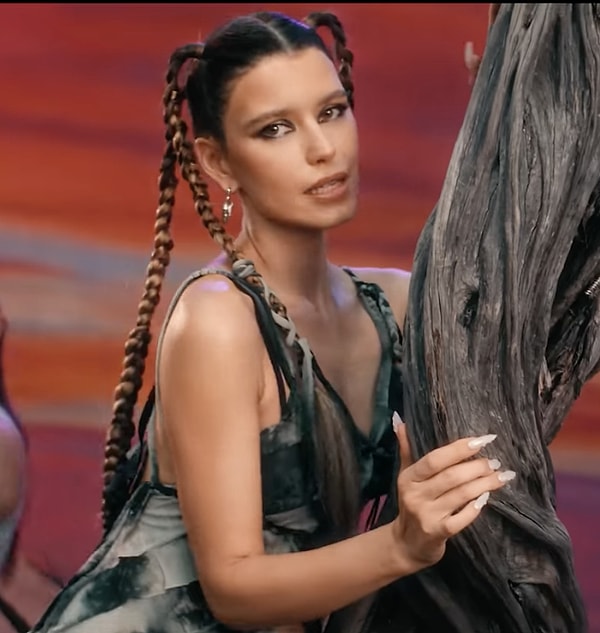 Beren Saat ilk kez Aşk-ı Memnu’daki Bihter karakteriyle izlediğimiz günden beri hayatımızın tam ortasında…