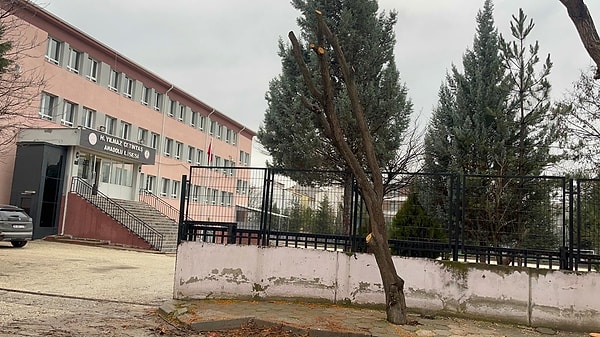 Eskişehir’de bir lisede iki öğretmen arasında yaşananlar mahkemeye taşındı.