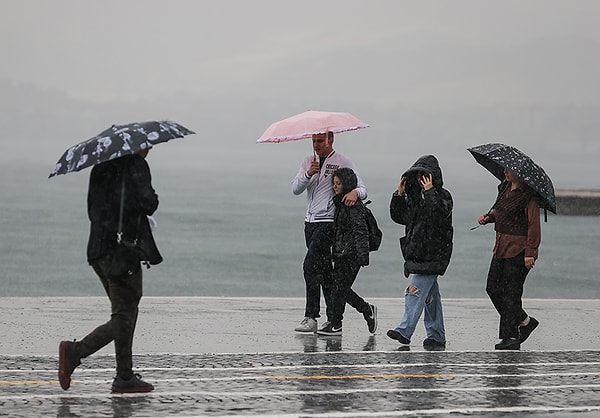 Meteoroloji İzmir için saat vererek uyarı yayımladı.