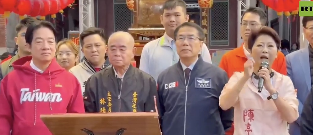 Tayvan’da Devlet Tapınağı başkanı, Yanlışlıkla Cumhurbaşkanı'nın Üstüne Kustu