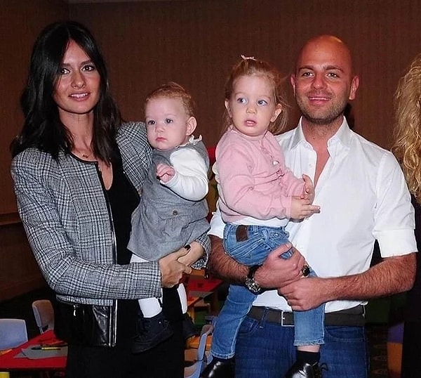 Cemiyet hayatının en gözde isimlerinden biri olan Yasemin Ergene, bu kez yıllardır büyük bir titizlikle kameralardan uzak tuttuğu kızı Emine ile gündeme oturdu.