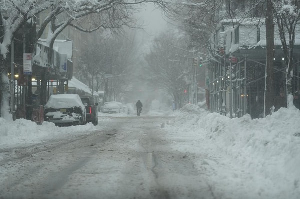 Yüzbinlerce kişi elektriksiz kaldı!