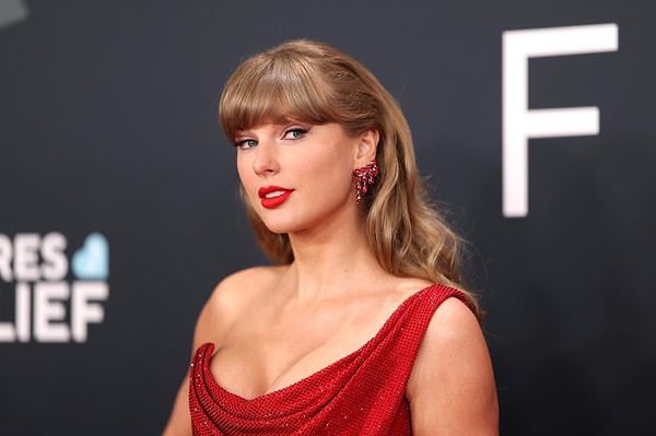Taylor Swift emerged as the best-selling artist of 2025.
