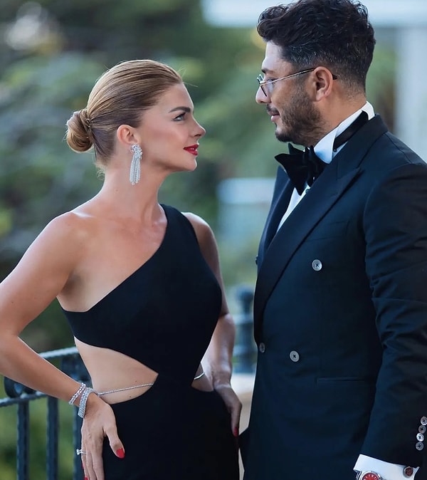 Geçtiğimiz gün ise magazin kulislerinde dolaşan iddialar çiftin 12 yıllık evliliğinde ciddi bir kriz yaşandığı yönündeydi.