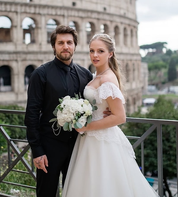 Türk müziğin sevilen isimlerinden Ufuk Baydemir ile hayatını birleştiren İpek Filiz Yazıcı, evlilik sürecinde gözlerden uzak kalmayı tercih etmişti.