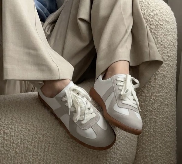 6. Beyaz Sneakers