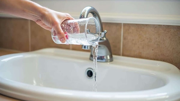 Koku sorununun arkasında yalnızca gider birikintileri değil, tesisat detayları da olabilir.