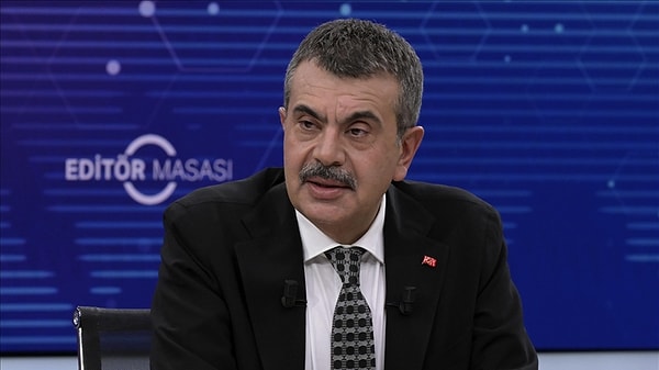 Son günlerde Milli Eğitim Bakanlığı’nın ara tatilleri kaldırmaya yönelik çalışmalar yaptığı iddia edilmişti.