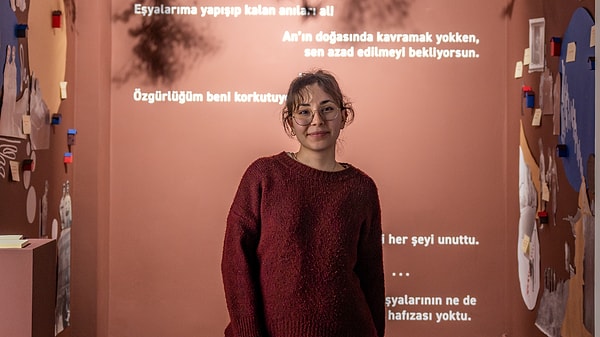 Bu serginin sanatseverlerle buluşma yolcuğunu ise, Güliz Kayahan'ın kendi kaleminden okumak için...