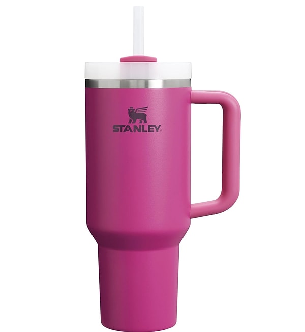 İçecekler hep ilk anki gibi: Stanley Quencher termos bardak dip fiyatta!