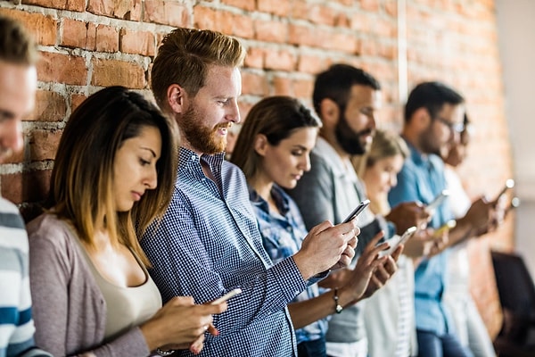 Telefon kontrol etme dürtüsü slot makinesi mantığıyla çalışıyor.