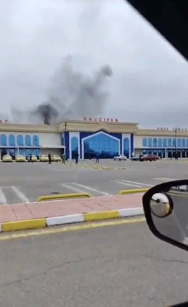 Nahçıvan Havalimanı'nda İHA düştü. Azerbaycan Dışişleri Bakanlığı açıklama yaptı.