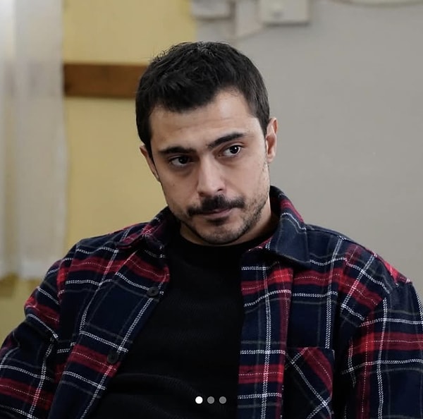 Genç yaşına rağmen yer aldığı projelerle adından söz ettiren oyuncu Doğaç Yıldız, televizyon ve dijital platform yapımlarındaki performansıyla dikkat çekmeye devam ediyor.