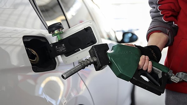 Benzin ve motorine salı günü yeni zam gelecek.