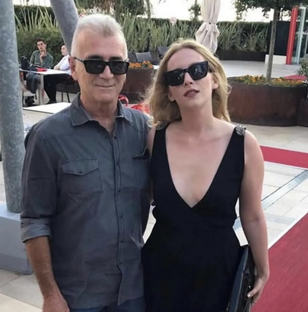 Oyuncu Hayal Köseoğlu, YouTube’da yayınlanan Katarsis programına konuk oldu.