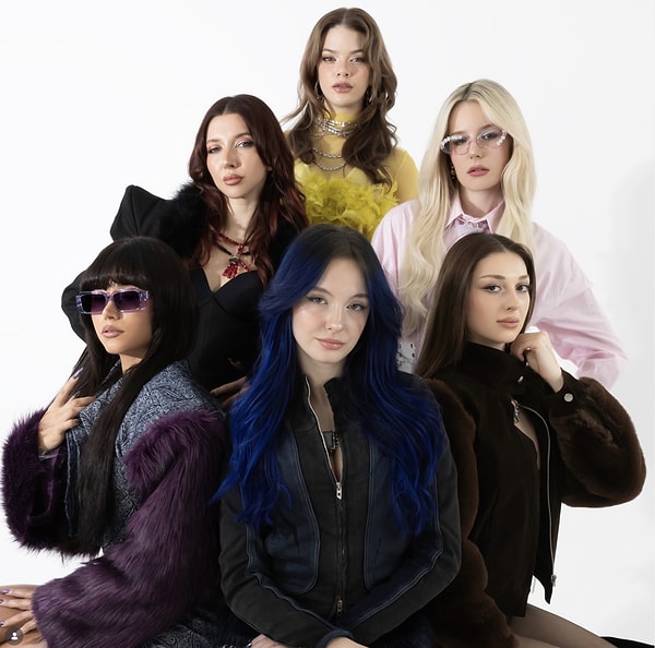 Son dönemin en popüler kız gruplarından Manifest, hayatımıza girer girmez milyonların favorisi olmayı başardı.