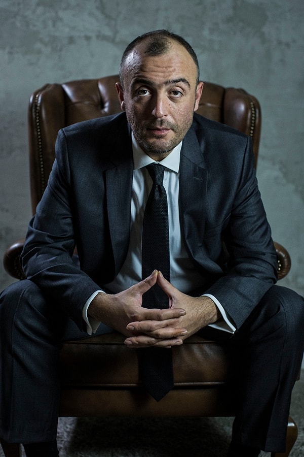 Diziye yeni başrol karakter Zeynep'in babası da dahil oldu.